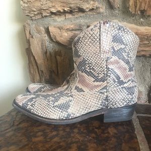 Mix Mooz Snake Boots size 10